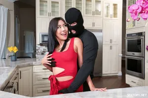 Gái gọi cao cấp trên mạng, cực kỳ dâm đãng và háo sắc, muốn được quan hệ, ngực to và mông căng, nâng mông lên để được quan hệ, xuất tinh hết cỡ...