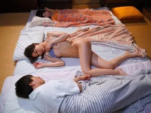 Nữ thần với khuôn mặt hoàn hảo nhảy múa quyến rũ, thay đồ lót trong suốt nhưng vẫn nhỏ bé
